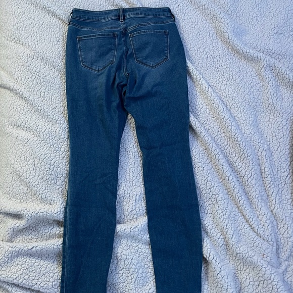 Old navy skinny jeans - Picture 2 of 2